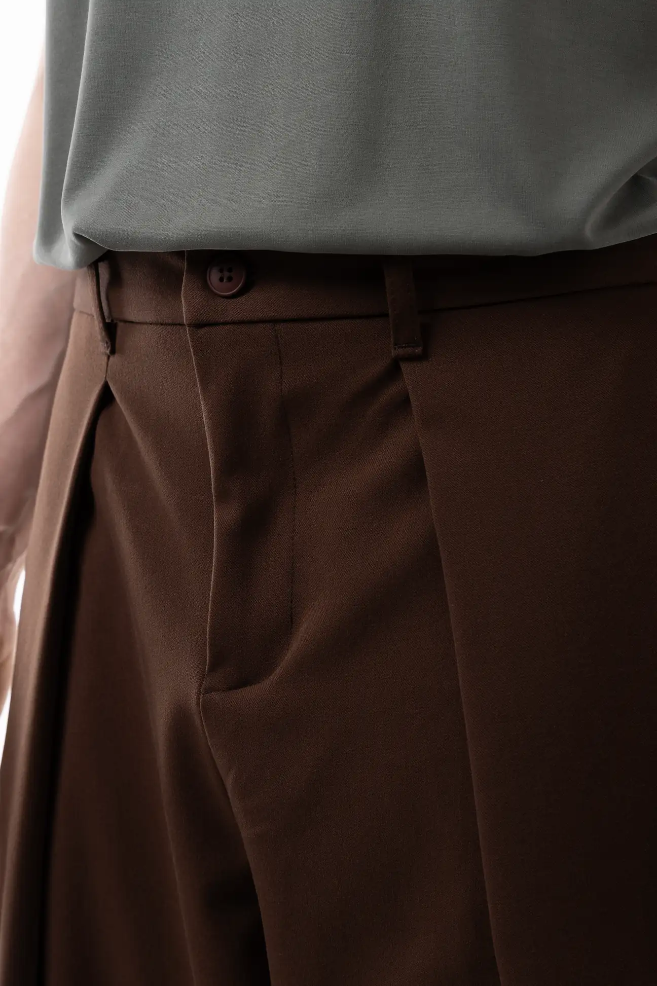 BROWN TRIANGLE PLEATED WIDE LEG PANTS 