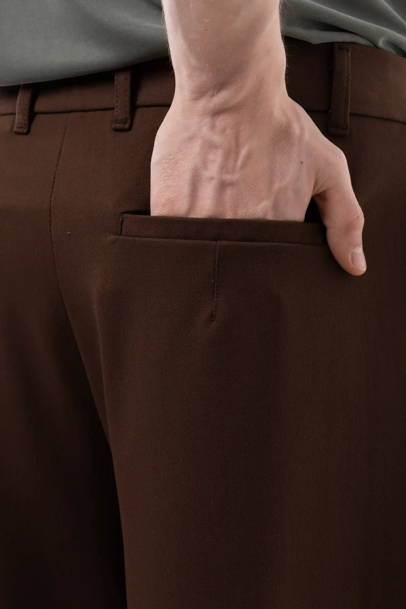 BROWN TRIANGLE PLEATED WIDE LEG PANTS 