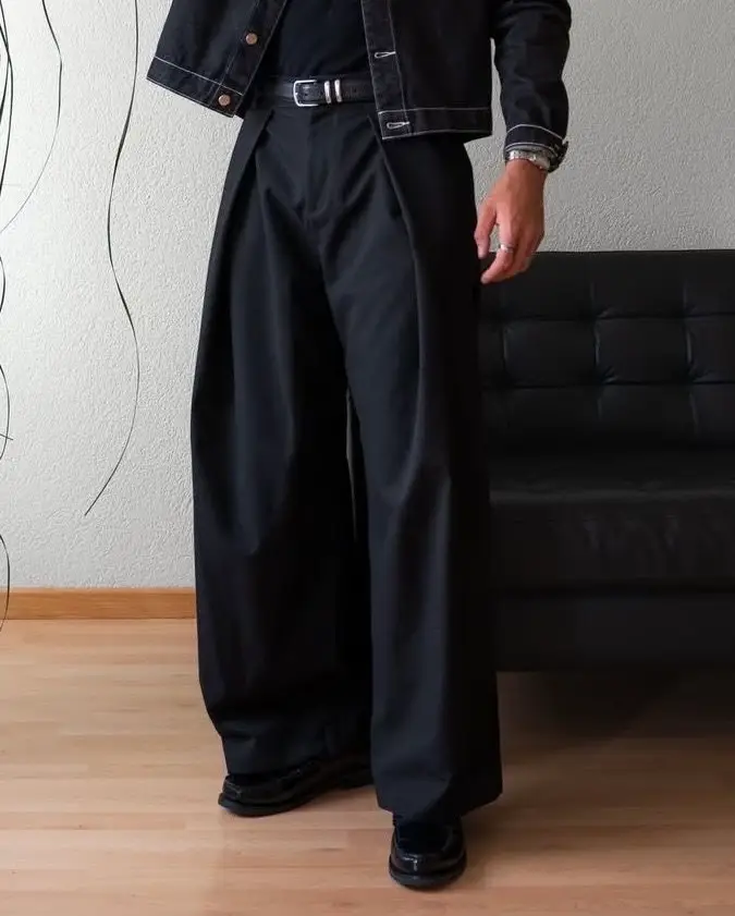 BLACK TRIANGLE PLEATED WIDE LEG PANT 