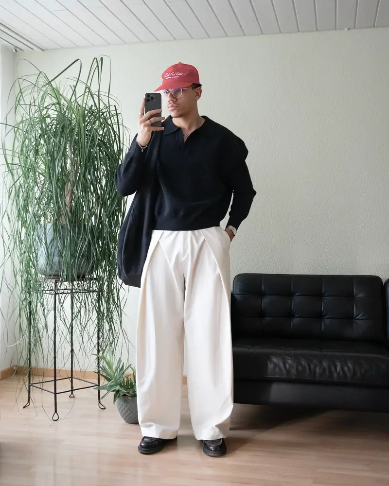 WHITE TRIANGLE PLEATED WIDE LEG PANTS