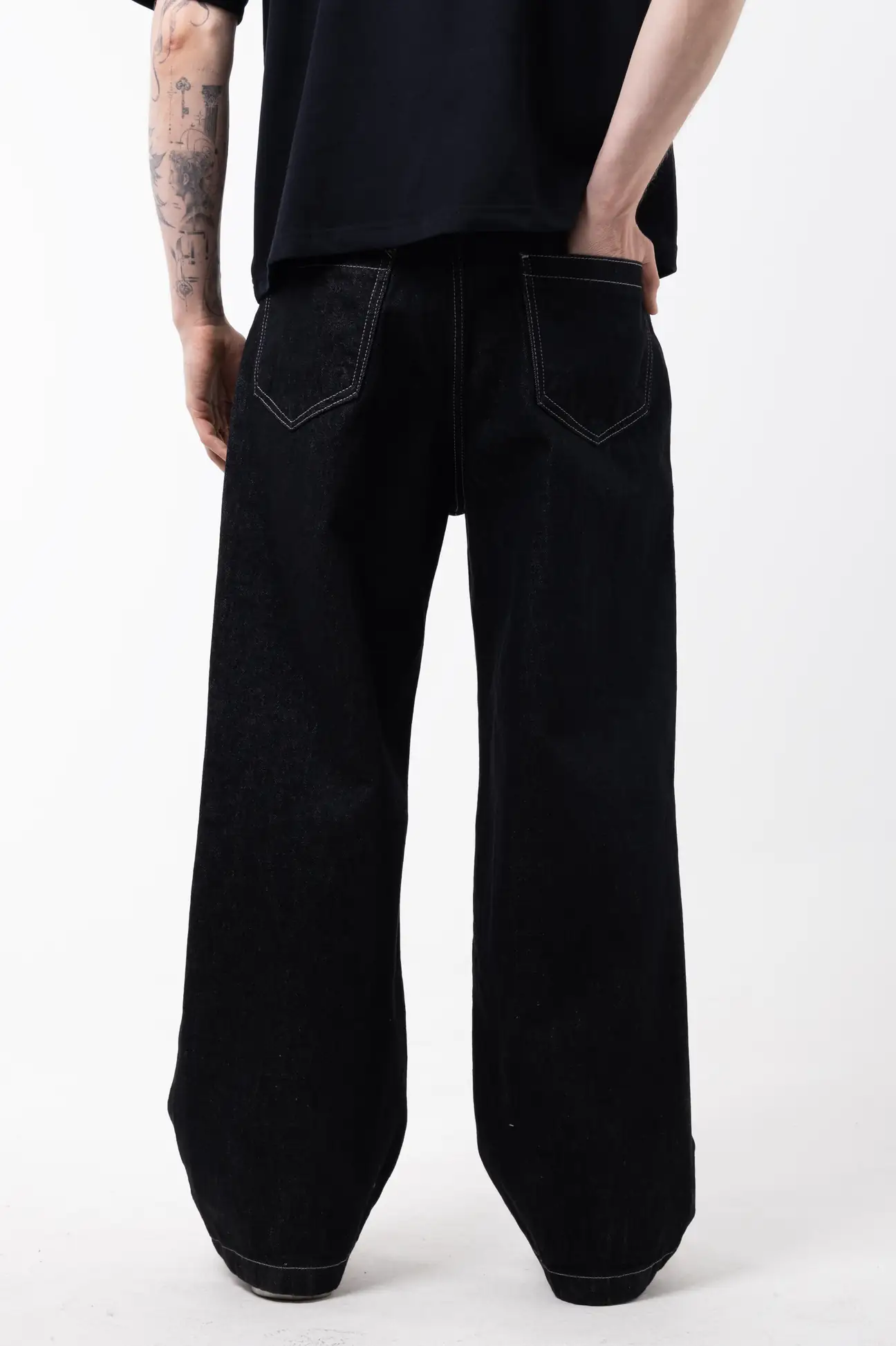 WIDE LEG RAW DENIM