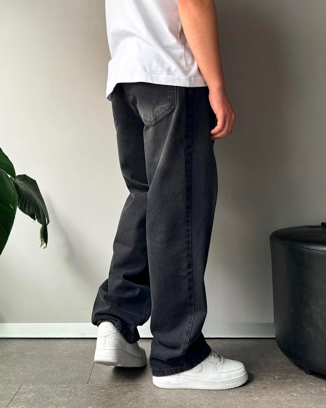 Baggy jean noir avec tâche blanche