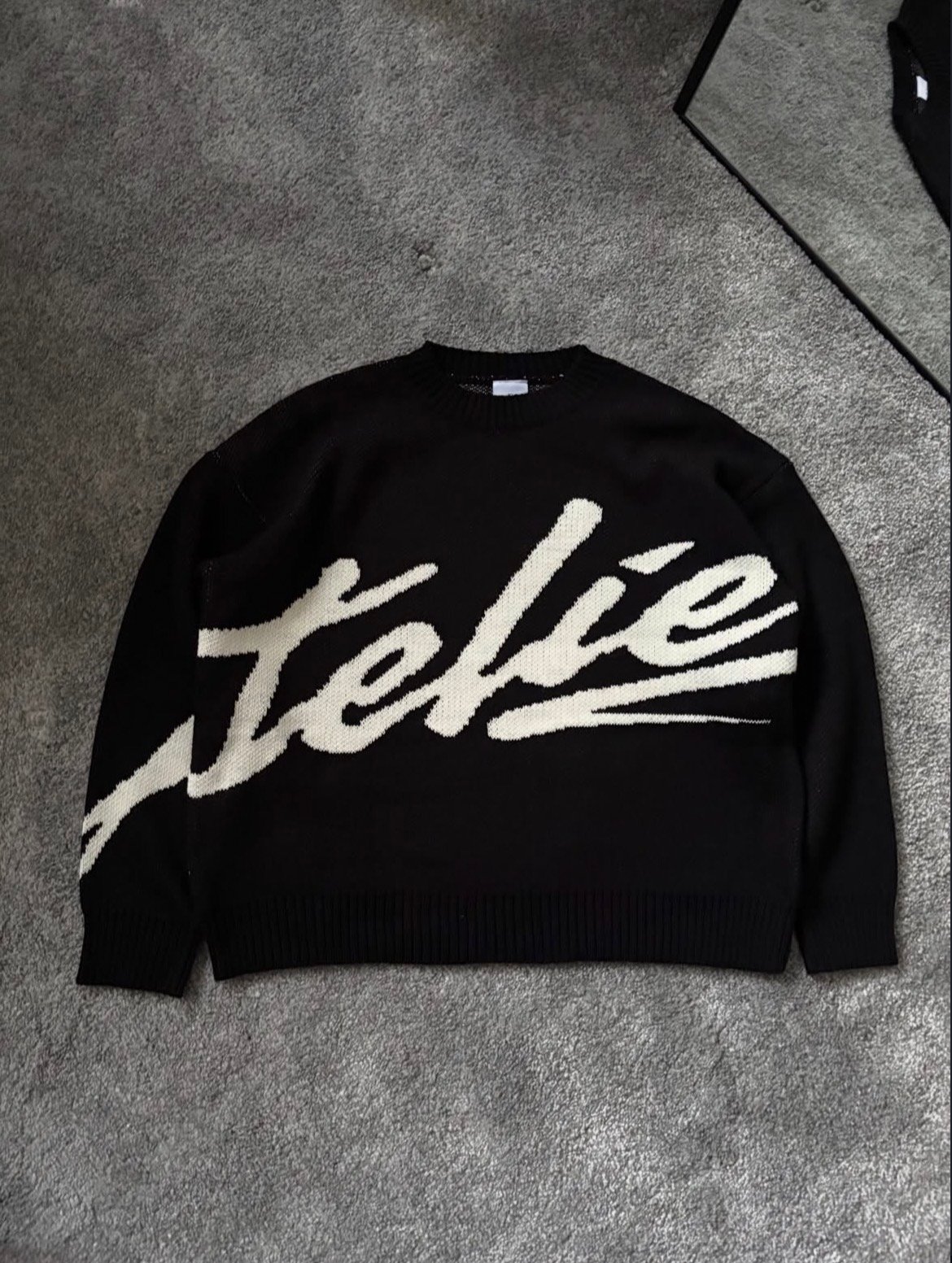 Steliez sweater