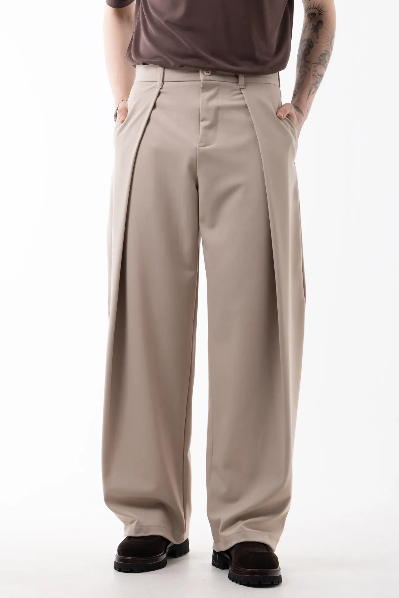 Beige triangle pleated wide leg pant