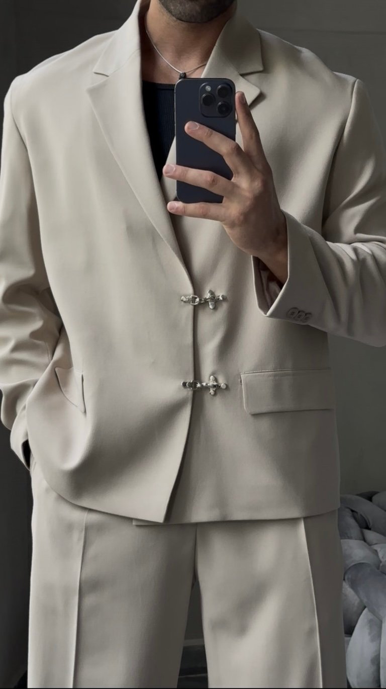 Beige Double hook suit